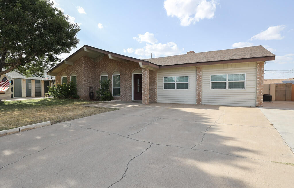 Property Photo:  4221 Everglade Ave  TX 79762 