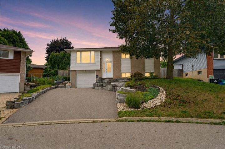 Property Photo:  555 Elm Ridge Place  ON N2L 4P6 