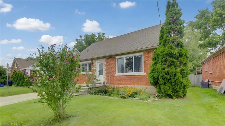Property Photo:  104 Mausser Avenue  ON N2M 3K5 