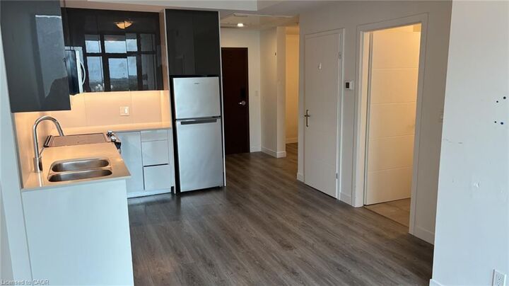 Property Photo:  60 Frederick Street 1013  ON N2H 0C7 