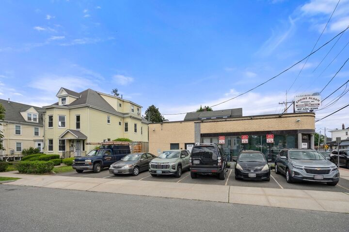 Property Photo:  5 Marlboro St  MA 02478 
