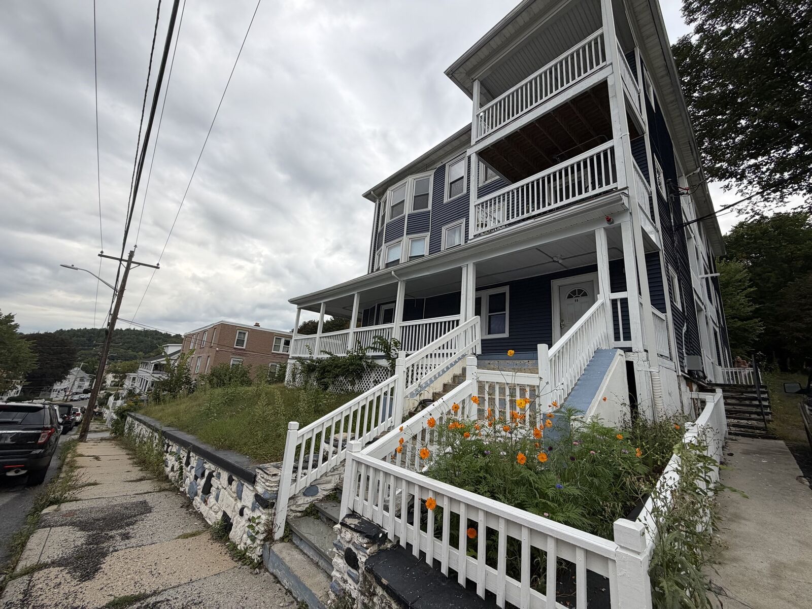 Property Photo: 99 Cross St 3F MA 01550