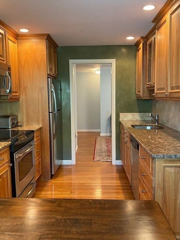 Property Photo: 128 Pleasant St 201 MA 02476