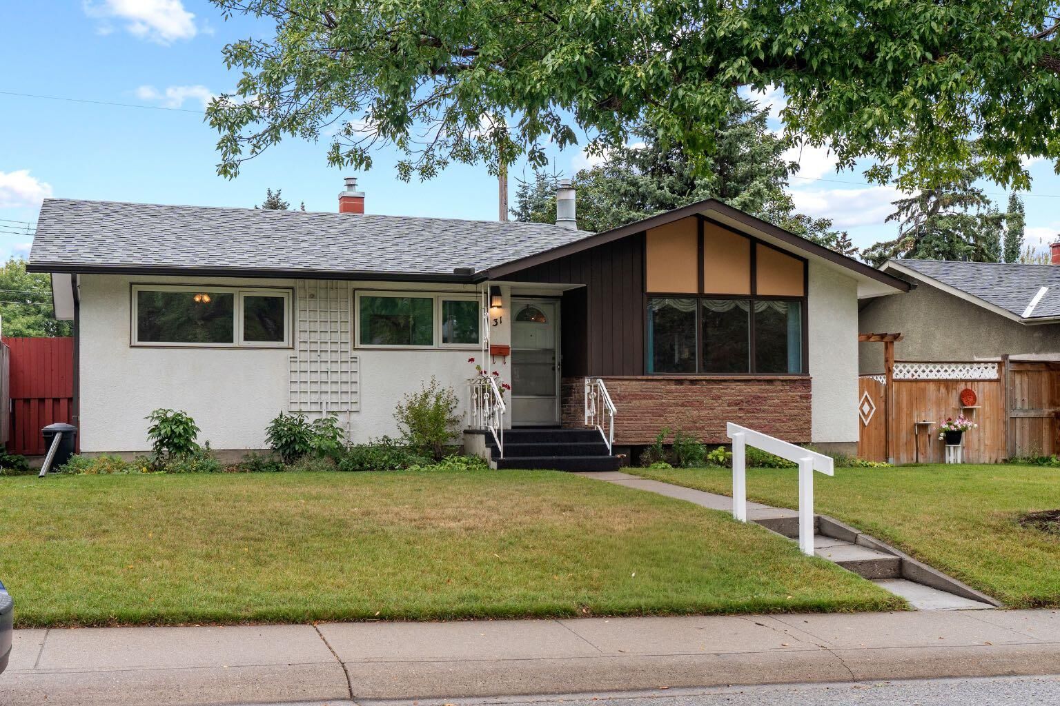 Property Photo:  31 Foster Road SE  AB T2H 0V9 