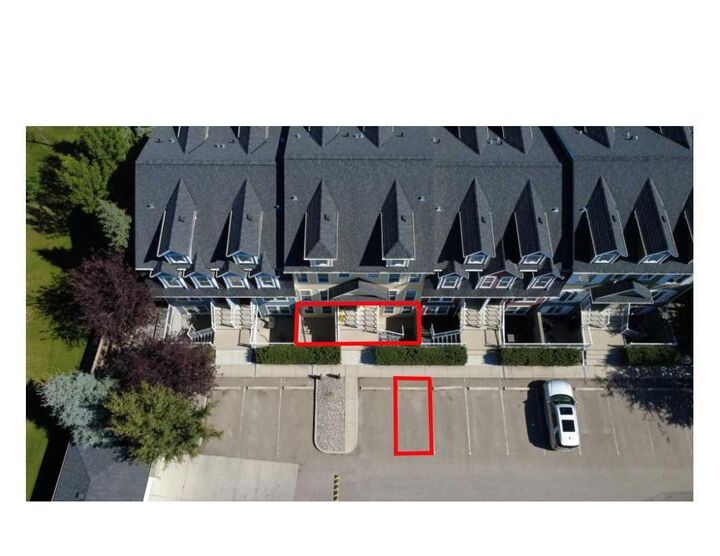 Property Photo:  216 McKenzie Towne Close SE  AB T2Z 1A9 