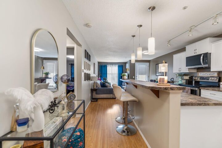 Property Photo: 700 Willowbrook Road NW 2106 AB T2B 0L5