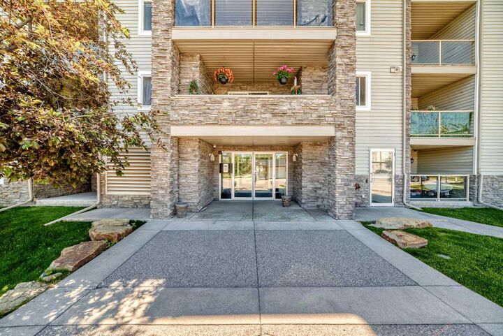 Property Photo:  5500 Somervale Court SW 109  AB T2Y 4L9 