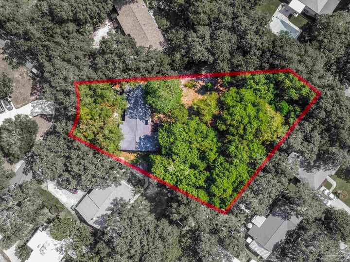 Property Photo:  208 Cordoba St  FL 32561 
