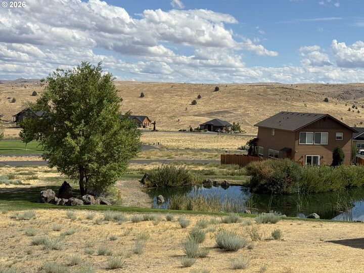 Property Photo: 403 Little Lake Rd OR 97037