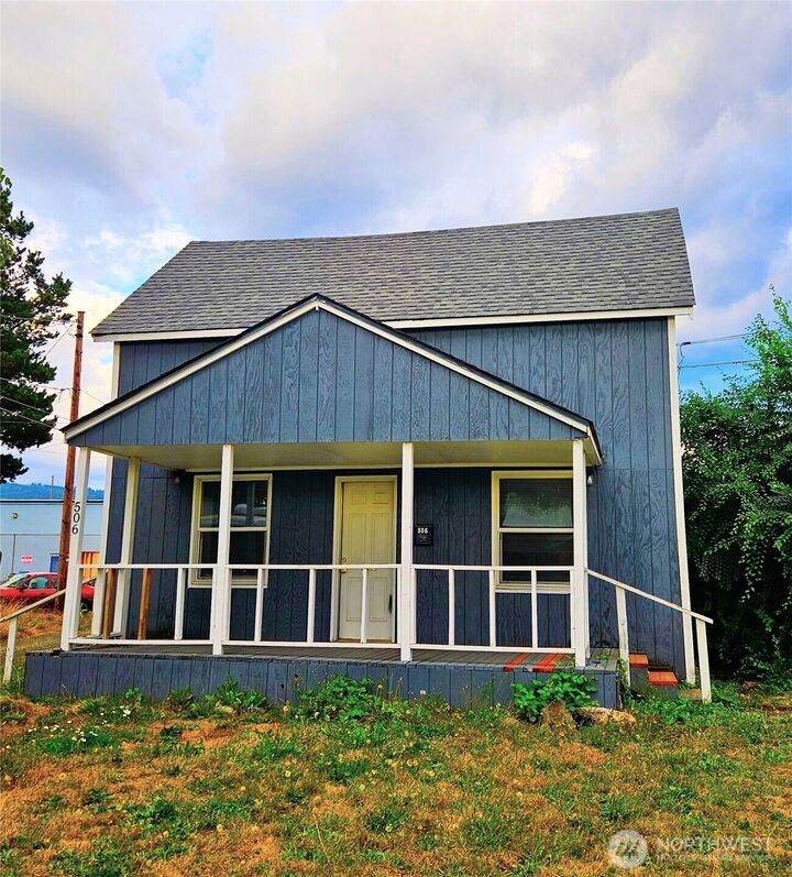 Property Photo:  506 S 6th Avenue  WA 98626 