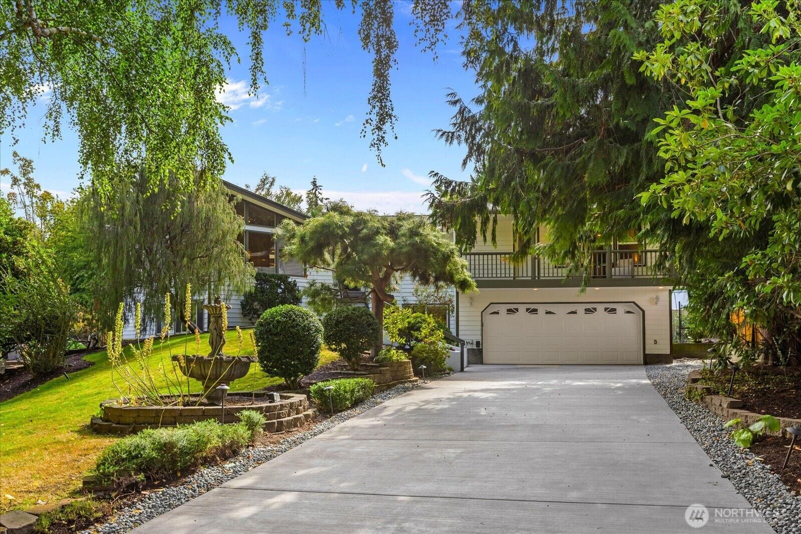 Property Photo:  1512  9th Avenue N  WA 98020 