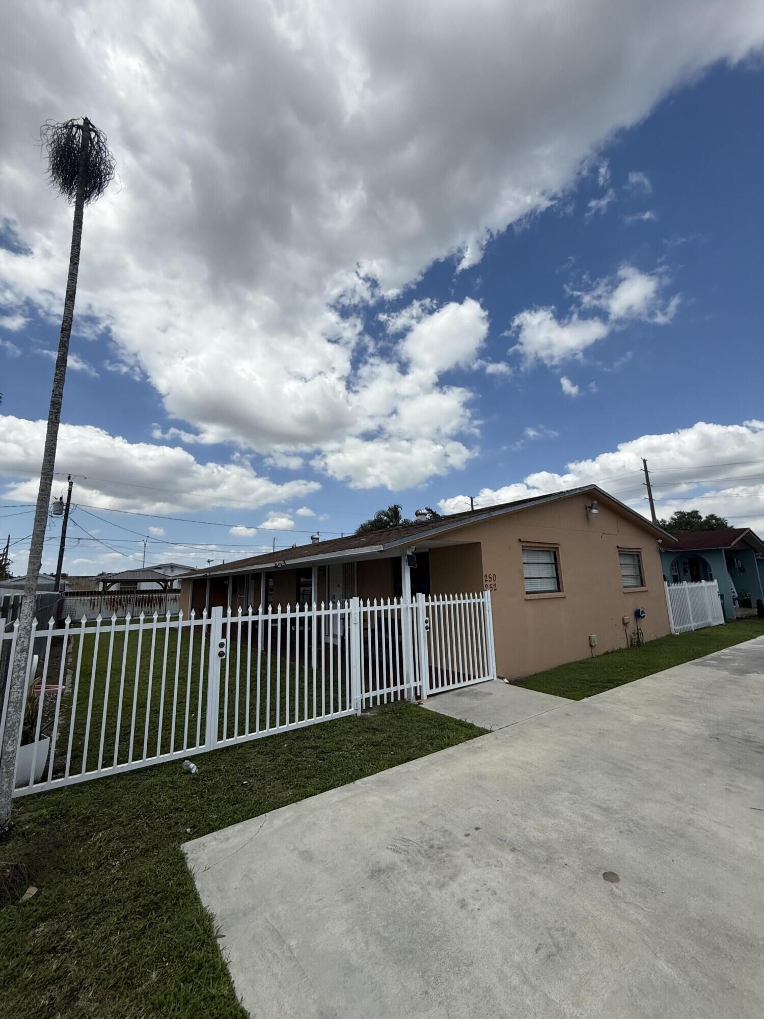Property Photo:  250 SW 76th Court  FL 33144 