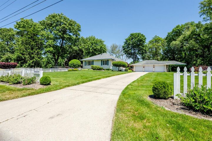 Property Photo:  5221 Ridge Road  MI 49127 