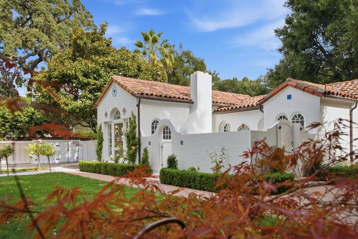 Property Photo: 1535 Cowper Street CA 94301