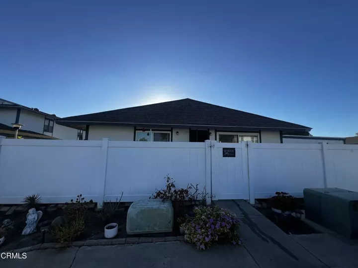 Property Photo:  1237 Miramar Walk  CA 93035 