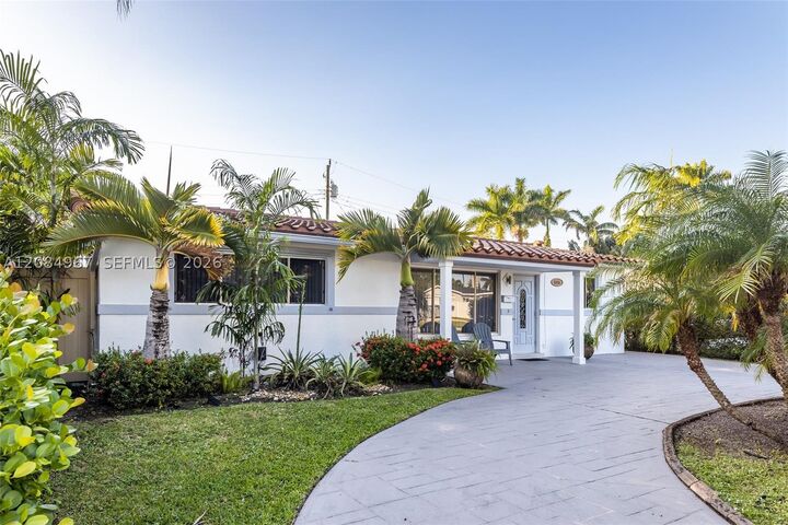 Property Photo: 1116 N 13th Ct FL 33019