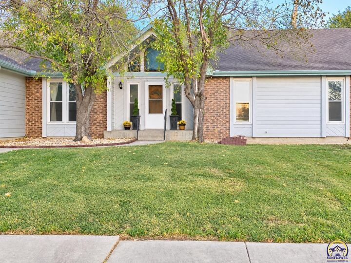 Property Photo:  3324 SW Skyline Dr  KS 66614 