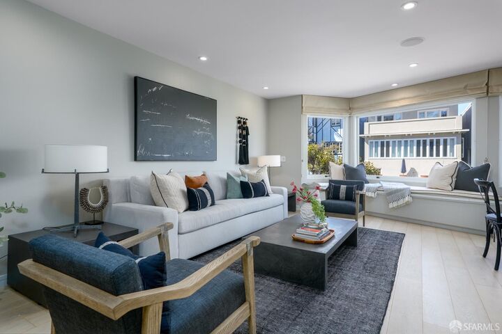 Property Photo: 1025 Lombard Street 4 CA 94109