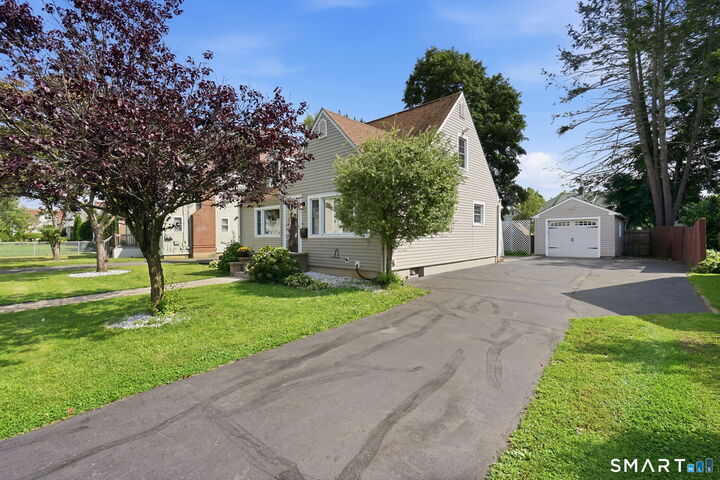 Property Photo:  218 Columbia Street  CT 06052 