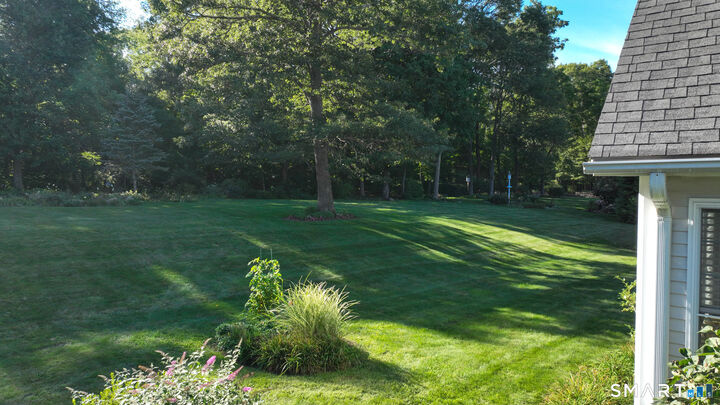 Property Photo:  23 Fieldstone Lane  CT 06441 