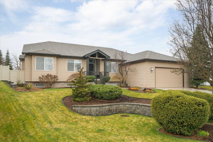 Property Photo:  718 S Shelley Lake Ln  WA 99037 