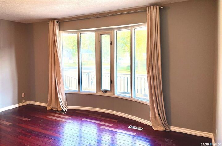 Property Photo:  432 Cavendish Street  SK S4N 4K4 