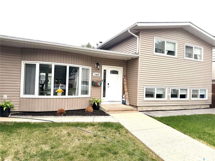 Property Photo:  1409 2nd Street S  SK S4A 0M5 