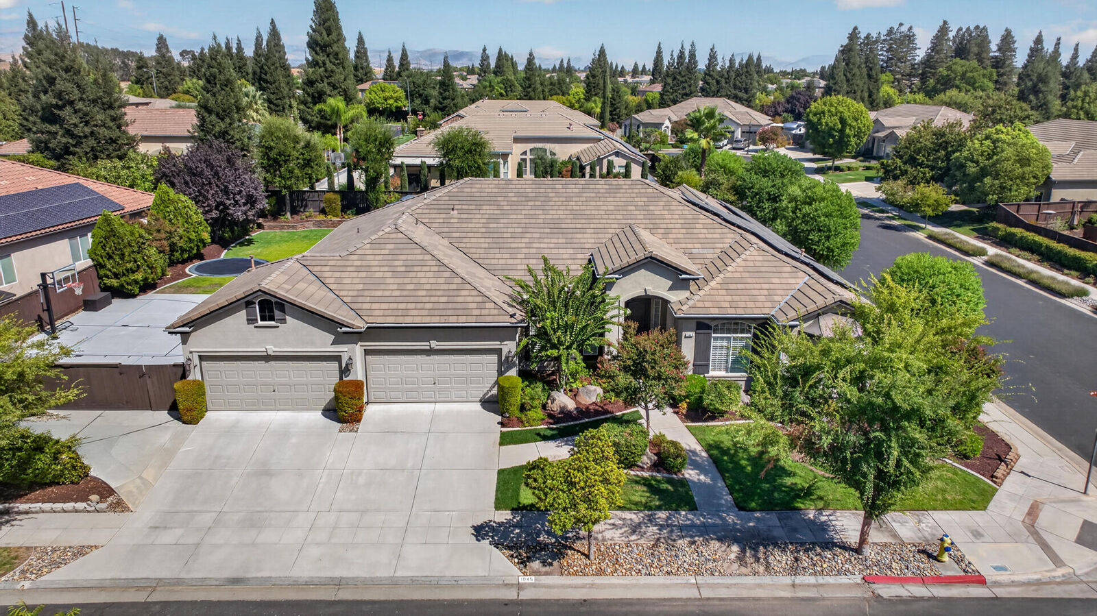 Property Photo:  1945 N Greenfield Avenue  CA 93619 