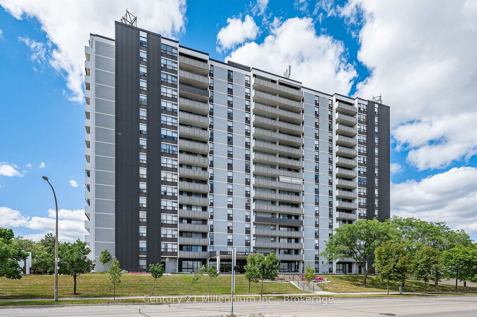 Property Photo: 2055 Upper Middle Road 1605 ON L7P 3P4
