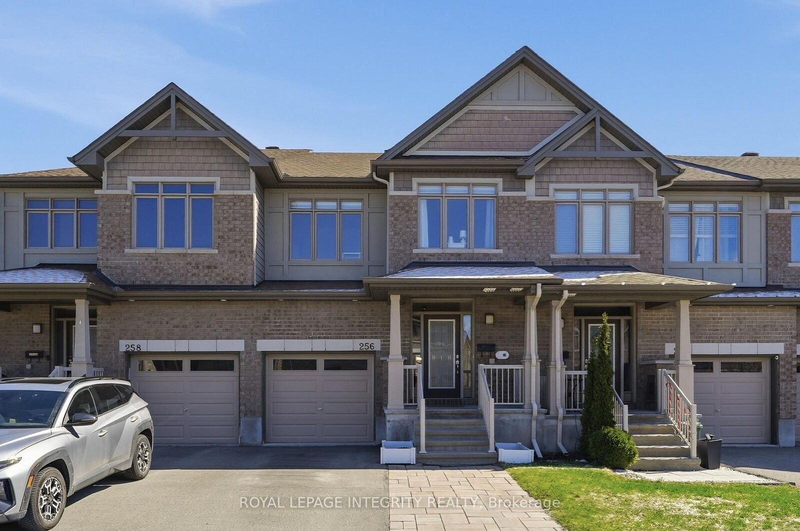 Property Photo:  256 Gossamer Street  ON K1W 0B2 