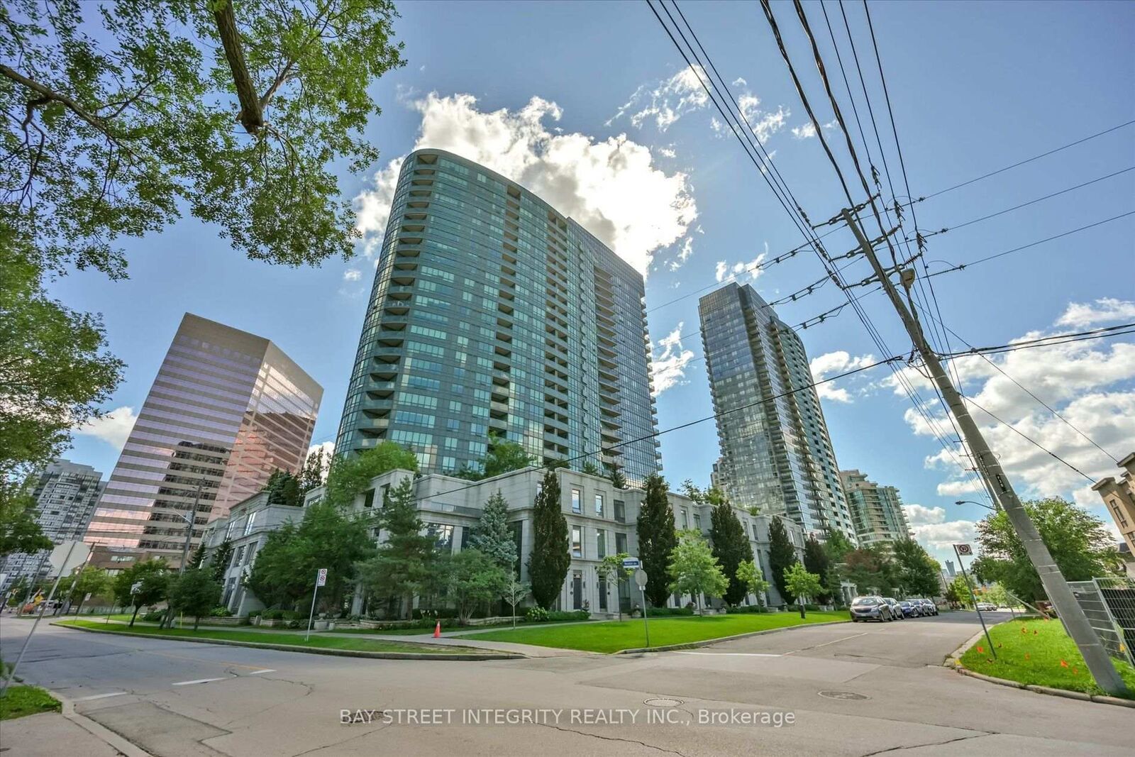 Property Photo:  15 Greenview Avenue 1906  ON M2M 4M7 