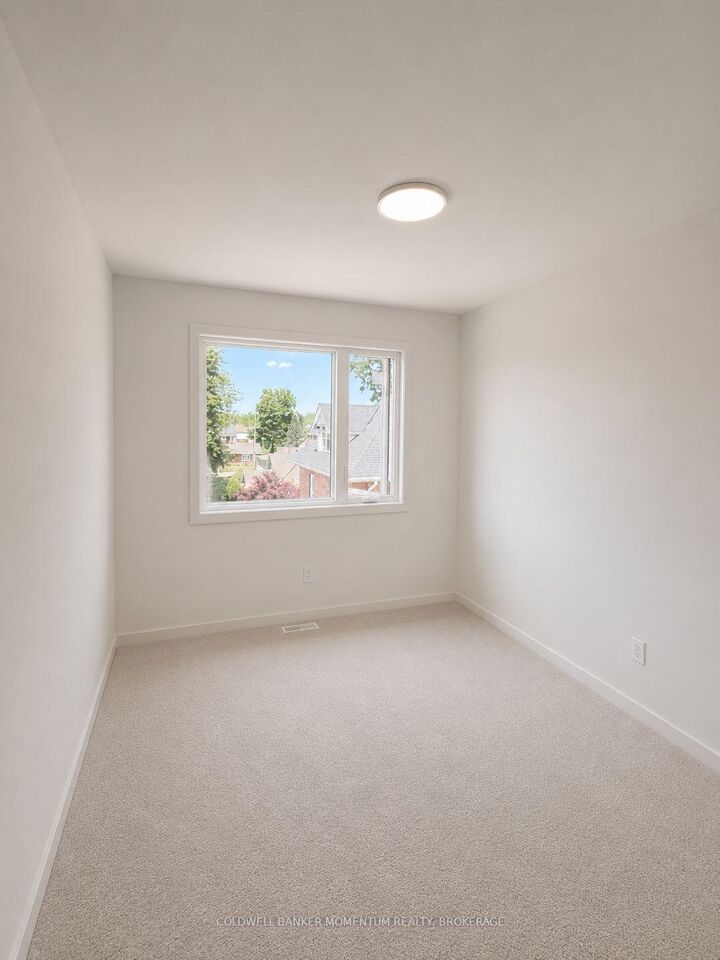 Property Photo:  72 Dorothy Street 1  ON L3B 3V9 