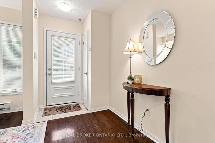 Property Photo:  8 Ayers Crescent  ON M1L 0G6 
