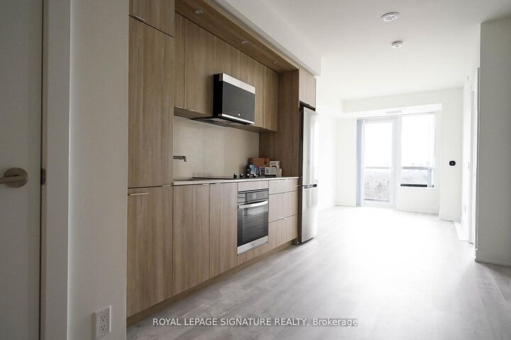 Property Photo:  60 Central Park Road Way 1908  ON M9A 3K1 