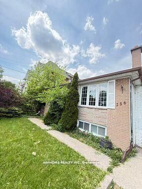 Property Photo: 256 Patricia Avenue Lower ON M2M 1J8