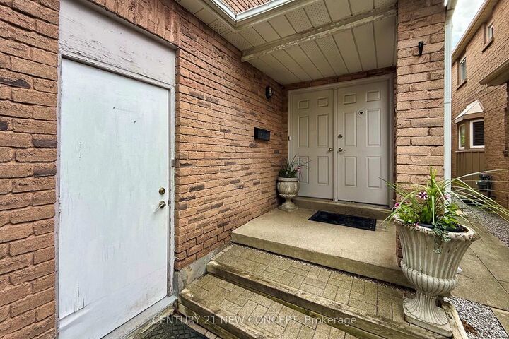 Photo de la propriété: 8 Millcroft Way ON L4J 6P2