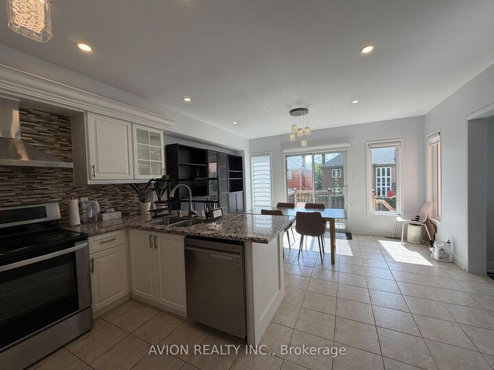 Property Photo:  29 Falling River Drive Main/Upper  ON L4S 2R1 