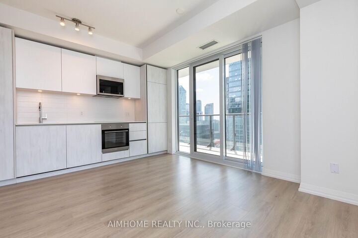 Property Photo:  8 Widmer Street 4012  ON M5V 2E7 