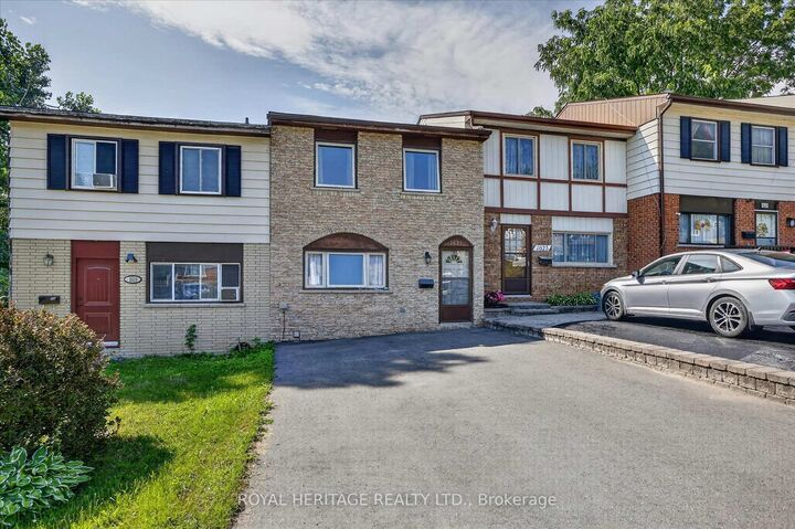 Property Photo:  1621 Applewood Crescent  ON K9K 1N3 