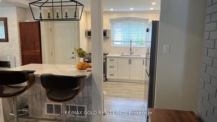 Property Photo:  42 Beechwood Crescent  ON L6T 1Y1 