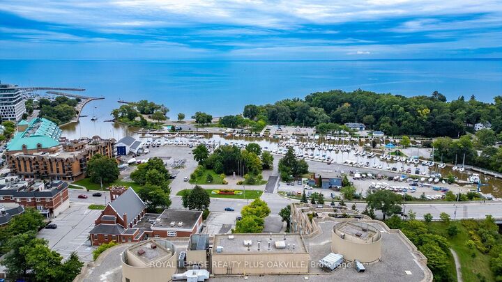 Property Photo:  2511 Lakeshore Road W 712  ON L6L 6L9 
