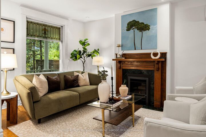 Property Photo:  162 Oakmount Road  ON M6P 2M9 