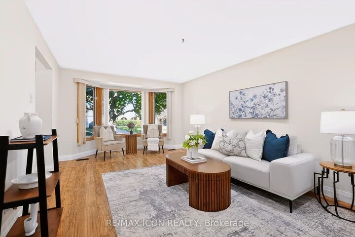 Property Photo:  95 Underhill Crescent  ON N2A 2S7 