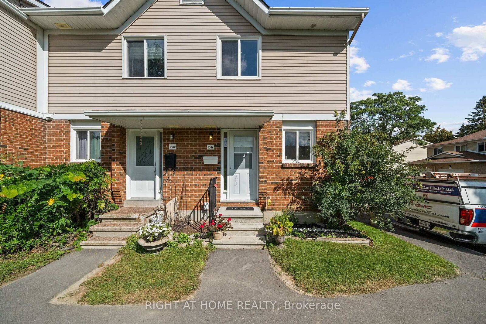 Property Photo: 158F Valley Stream Drive ON K2H 9C6