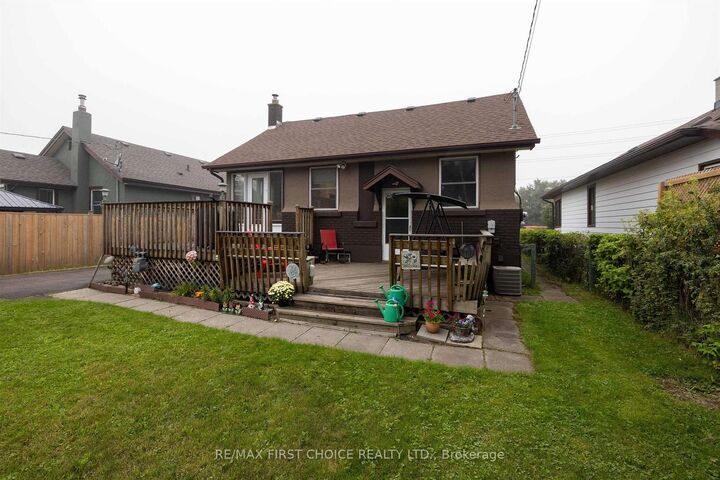 Property Photo:  370 Mary Street E  ON P7E 4J9 