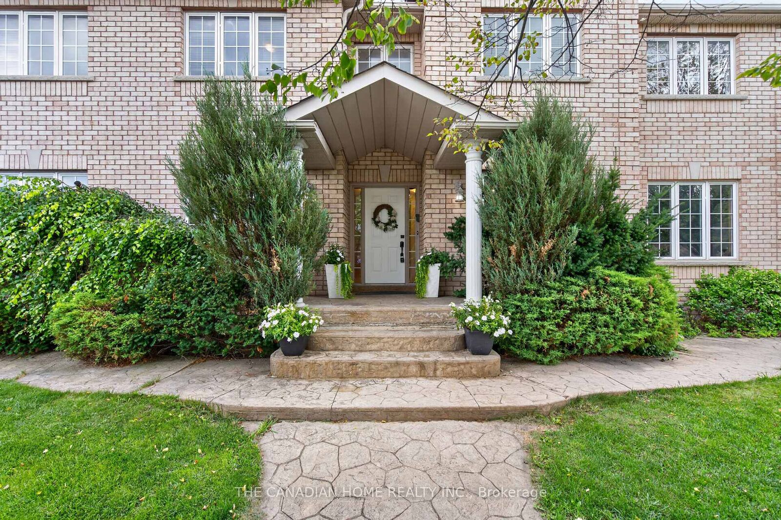 Property Photo:  63 Humbershed Crescent  ON L7E 2X4 