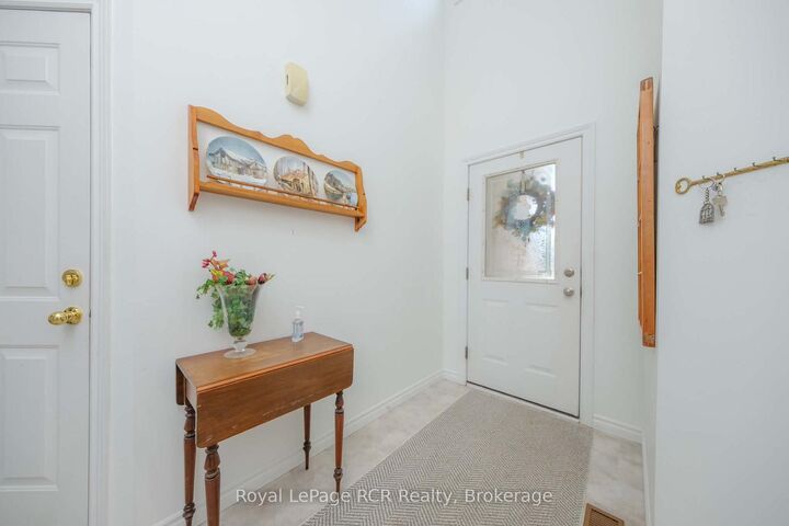 Property Photo:  855 Princes Street N 3  ON N2Z 1Z2 