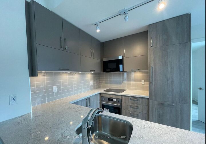 Property Photo: 38 Simcoe Promenade 708 ON L6G 0H7