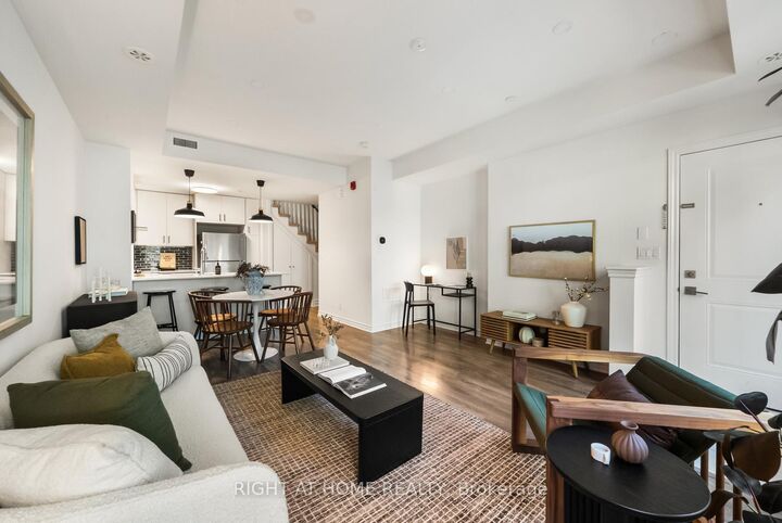 Property Photo: 85 Eastwood Park Gardens 17 ON M8W 0B9