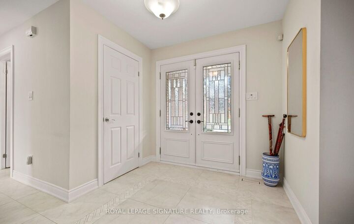 Property Photo:  1892 Beechknoll Avenue  ON L4W 2G3 
